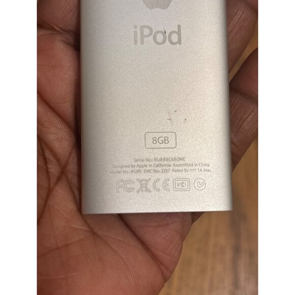 Apple iPod Nano 5th Gen 8GB Silver MP3 Player untested - Picture 3 of 3